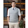 Colete suéter de malha masculino de inverno, forrado com fleece, grosso, gola V, cor sólida casual, camada interna térmica para homens de meia-idade