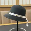 Sombrero de Sol de Metal Estilo Francés con Lazo para Mujer 2026, Protección Solar Primavera y Verano, Sombrero Tipo Cubo Estilo Hepburn para Adelgazar el Rostro, Vacaciones