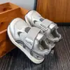 Zapatillas Deportivas Infantiles 2026 Primavera/Otoño Nuevo Estilo para Niñas Suela Suave Zapatos Blancos Pequeños Elegantes para Niños Versátiles de Moda Zapatos Casuales para Correr