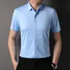 Camisa de verano nueva de color sólido, camisa de manga corta para hombre 2023, camisa de media manga transpirable sin costuras para hombre
