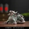 Um Par de Enfeites Pixiu da Sorte em Cerâmica Ge para Casa, Sala de Estar, Decoração de Mesa de Escritório, Artesanato, Presentes de Inauguração de Casa e Festival da Primavera