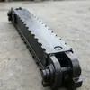 La placa de acero para vigas en forma de - se estampa y dobla para formar el cuerpo de la viga, con múltiples orificios de instalación reservados para que coincidan con la placa de anclaje de la viga en forma de -
