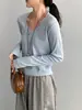 Capa base estilo coreano para principios de primavera~Camiseta de manga larga con cuello en U para mujer, top corto versátil y adelgazante para usar en capas N8229