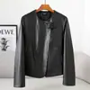 Pequena Quantidade de Roupas Outono e Inverno 2025 Jaqueta de Couro PU Simples Nova com Gola Redonda Jaqueta de Couro Estilo Motociclista Retro Haining