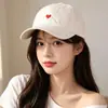 Nuevo Estilo Coreano Versátil Dulce Casual Sombrero de Sol Pequeño Fresco Lindo Bordado de Corazón Gorra de Béisbol Gorra de Pico de Pato para Pareja