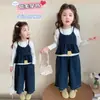 Conjunto de Mezclilla para Niñas, Nuevo Conjunto Elegante de Primavera y Otoño para Bebés, Conjunto de Tres Piezas con Tirantes a la Moda, Tendencia Estilo Coreano Colección de Primavera
