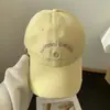 Gorra de Béisbol Color Rojo Bayo Mismo Estilo que Zhao Lusi para Mujer, Sombrero Americano Versátil, Ala Ancha, Cara Grande, Gorra Pequeña