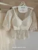 Camisola Fina de Renda Francesa Estilo Desejo Puro de Alta Qualidade para o Verão com Bojos para Usar por Baixo ou por Cima, Apresentando um Lindo Design nas Costas para Mulheres