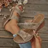 Chinelos Planos Retrô Transfronteiriços Europeus e Americanos Uma Pedra de Strass Moda Letra Forma Flor Chinelos Plataforma Femininos Casuais Atacado Tamanho Grande