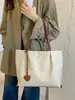 Bolsa de mano tipo tote casual de nailon estilo japonés en bloques de color, fabricante mayorista, nueva moda 2026, bolsa ligera para llevar en la mano y cruzada
