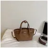 Moda Retro Exquisito Gamuza 2026 Nuevo Otoño para Mujer Versátil Moda Japonesa Coreana Bolso de Hombro Único Bolso Cruzado
