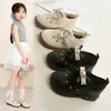 Sapatos de Couro para Meninas 2026 Primavera e Outono Novos Sapatos Infantis Sola Macia Antiderrapante Sapatos de Princesa para Menininhas Sapatos de Bebê Mocassins