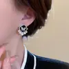 Pendientes de Perla de Lujo Ligero Vintage para Mujer Pendientes Elegantes de Moda con Pedrería Mariposa Pendientes Geométricos de Nicho Versátiles