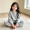 Conjunto Infantil 2026 Outono Novo Estilo Coreano Fashionável Versão Branca Moletom e Calça de Moletom Customizáveis Elástico Doce Conjunto de Duas Peças