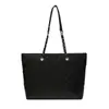 Bolso tote acolchado de gran capacidad para mujer, bolso de hombro de cadena transfronterizo de moda, bolso de axila simple, elegante y versátil