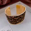 Pulseira Aberta Banhada a Ouro 18k com Zircônia em Formato de Cobra Leve Luxo Sensação de Alto Padrão Pulseira de Nicho Versátil Atacado Mulheres