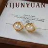 Nuevos Pendientes Retro de Moda Estilo Francés con Perlas de Agua Dulce, con un Toque de Lujo Ligero y Alta Gama, Versátiles Pendientes de Aguja de Plata 925 para Mujer