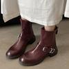 Botas Martin de piel de vacuno lavada texturizada para mujer, invierno 2024, con tacón medio grueso y punta redonda, con hebilla de cinturón y cremallera.
