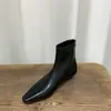 Botas de Cano Curto com Salto Bloco e Bico Quadrado First Encounter Season para Mulheres Outono/Inverno 2026 Botas de Cano Curto Marrons para Usar com Saias Emagrecedoras