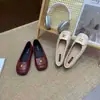 Sapatos Rasos Quadrados Delicados e Elegantes com Fivela Floral para Mulheres, Mocassins de Solado Macio para Combinar com Saias, Estilo Mary Jane