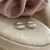 Brinco de Clipe com Pingente Redondo de Zircônia Super Brilhante Design Retrô de Nicho Personalidade Brincos Luxo Leve Exquisite Acessórios de Brinco Versáteis para Mulheres