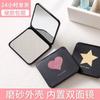 Espejo doble portátil mini HD espejo de maquillaje estudiante de mano plegable pequeño espejo doméstico pequeño al por mayor