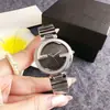 Relógio europeu e americano de luxo leve com pulseira de aço dourada, bisel cravejado de diamantes, mostrador geométrico vazado, versátil para o dia a dia, relógio feminino para vendas transfronteiriças