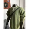 Nova coleção de outono: Suéter masculino pulôver texturizado estilo CityBoy japonês com design retrô inspirado em Hong Kong, apresentando um visual de duas peças falsas e gola Henley