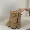 ¡Versión de cuero suave! Botas de pierna ancha apiladas retro para mujer, hebilla de cuero con remaches, Botas Martin, tacón grueso, moda otoño e invierno, botas para pierna de pantalón