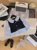 Blusa Infantil Feminina Nova da Moda para Primavera e Outono com Mangas Bufantes, Camisa Estilo College, Top Falso Duas Peças