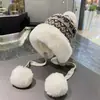 Gorro de Punto Cálido de Invierno 2025 Gorro Jacquard Lei Feng Estilo Étnico Retro para Mujer Gorro Engrosado a Prueba de Frío con Protección para los Oídos Transfronterizo