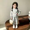 2026 Novo Conjunto Infantil Estilo Coreano Meninas Celebridade da Internet Estiloso Casual Esportivo Moletom Calça Jogger Moda Conjunto de Duas Peças