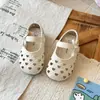 Zapatos perforados calados de verano nuevos para niñas, zapatos de princesa versátiles y a la moda, suela suave, zapatos para niños pequeños, sandalias para niños