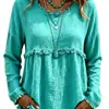 Blusa longa de manga comprida, estilo boho europeu e americano, com franjas, textura e amassada, gola redonda, corte solto e ombros caídos.