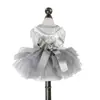 Roupas para Filhotes de Cachorro e Gatos Outono e Inverno Novo Estilo Colar de Pérolas Vestido Cisne Cinza Vestido de Princesa Estoque Pronto Roupas para Pets