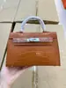 Bolsa Kelly Estilo Crocodilo Retrô Europeia e Americana, Bolsa Feminina de Ombro Único Transversal de Alta Qualidade, Bolsa de Mão da Moda Leve de Luxo para Mulheres Venda por Atacado