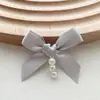 Acessórios Elegantes de Tecido com Laços de Miçangas Pretos e Brancos Feitos à Mão para Sapatos, Meias, Bolsas, Capas de Celular e Acessórios de Roupa