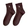 Meias Bordadas Fofas Femininas com Renda Floral Laço Meia de Cano Médio Merade Retrô Tons de Café Combinação Primavera e Outono com Sapatos de Couro Pequenos Meias Femininas
