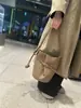 Bolso Cubo de Cuero de Vaca Tc de Primera Capa a la Moda con Diseño Único, Simple y Versátil para el Trayecto Diario, Gran Capacidad, Bolso de Hombro, Bolso de Axila