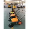Equipo de barrido de basura corrosiva Máquina de limpieza de pisos de empuje manual Barredora plegable para lugares de eventos