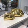 Selección Estricta de Estilo Tejido Bolso Tejido de Cuero Genuino para Mujer 2025 Verano Nuevo Bolso de Hombro Cruzado de Mano Nube