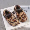2026 Nuevos Zapatos de Felpa de Algodón con Estampado de Leopardo para Niñas Invierno Zapatos Mary Jane de Lana de Cordero Birkenstocks Calzado Cálido para Exteriores