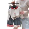 Estilo padre-hijo2026 Nueva Llegada de Primavera: Cuello de encaje estilo coreano para niñas, elegante capa base versátil de alta gama con temática de bosque para bebés