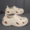 Sapatos Furados Masculinos 2025 Novo Verão Uso Externo Sandálias de Cobertura Total Tipo Croc Adolescente Antiderrapante Resistente ao Desgaste Sapatos de Praia