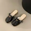 Estilo Coreano Sandália Meia Sola Feminina com Tira de Fivela Única e Biqueira Moda Tendência Verão Uso Externo 2026 Novas Sapatilhas Slip-on com Salto Bloco