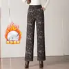 1030 Calça Wide Leg Estampada com Flores Forrada com Fleece Roupa Externa Base Solta Estilo Chinês Calças para Mulheres de Meia-Idade Calças Longas para Mãe de Meia-Idade