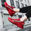 Zapatillas de malla de moda estilo coreano, ligeras, con suelas suaves, resistentes al olor y con el diseño clásico de zapato de tela de Pekín, lo que las hace modernas, versátiles y adecuadas para el uso casual y deportivo para hombres.