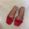 Encuentro de Primera Temporada Sandalias de tanga estilo francés para mujer, nueva colección de verano 2026, perfectas con vestidos para vacaciones y ropa de playa, rojas con tiras finas y tacón de cuña