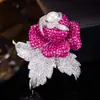 Broche Vintage de Zircônia Rosa com Pérola de Água Doce, Broche de Alto Padrão Totalmente Cravejado para Ternos e Trench Coats, Acessório Versátil de Luxo Leve de Nicho