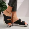 Chinelos oversized estilo esportivo de comércio exterior, sapatos femininos de sola grossa, novo design simples e elegante de 2026, estilo casual de verão com rebites